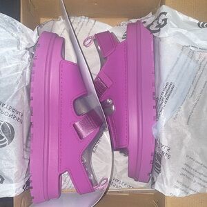 Purple size 6 Ugg Slides